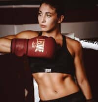 Guanti-Boxe-Bordeaux-Edition-Leone-1947-indossati